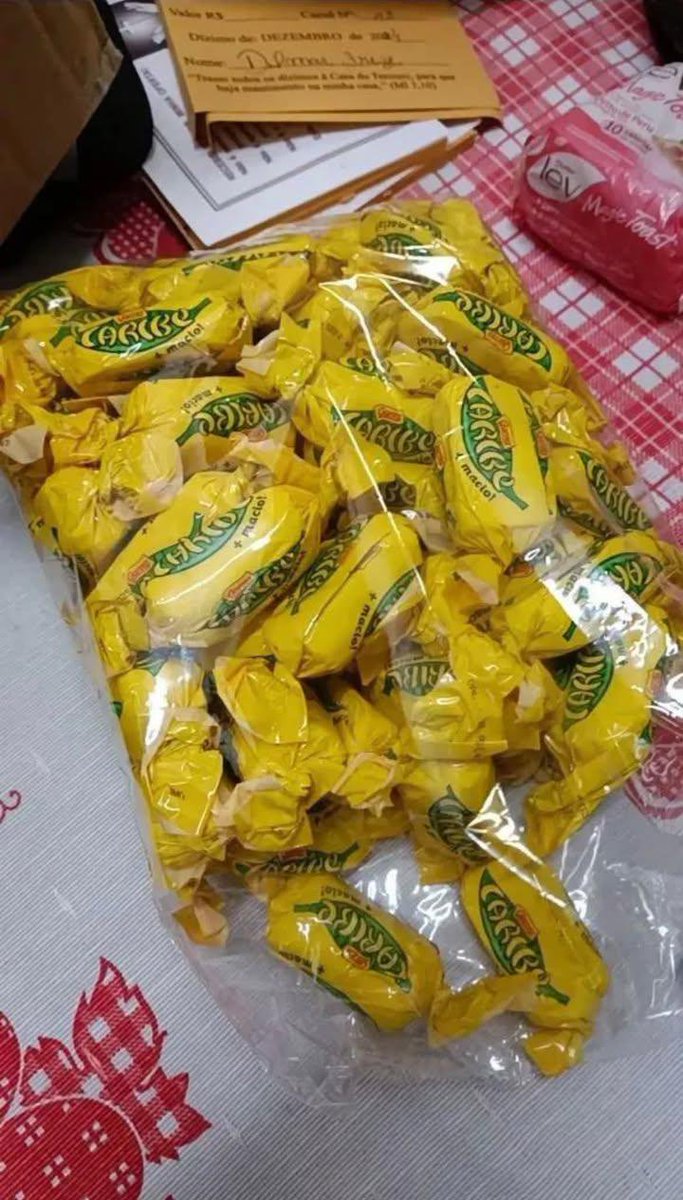 Natylarael's tweet photo. gente, eu tenho um namorado muito foda KKKKKK chegou com 1kg de Caribe pra mim https://t.co/yznDK06s8r