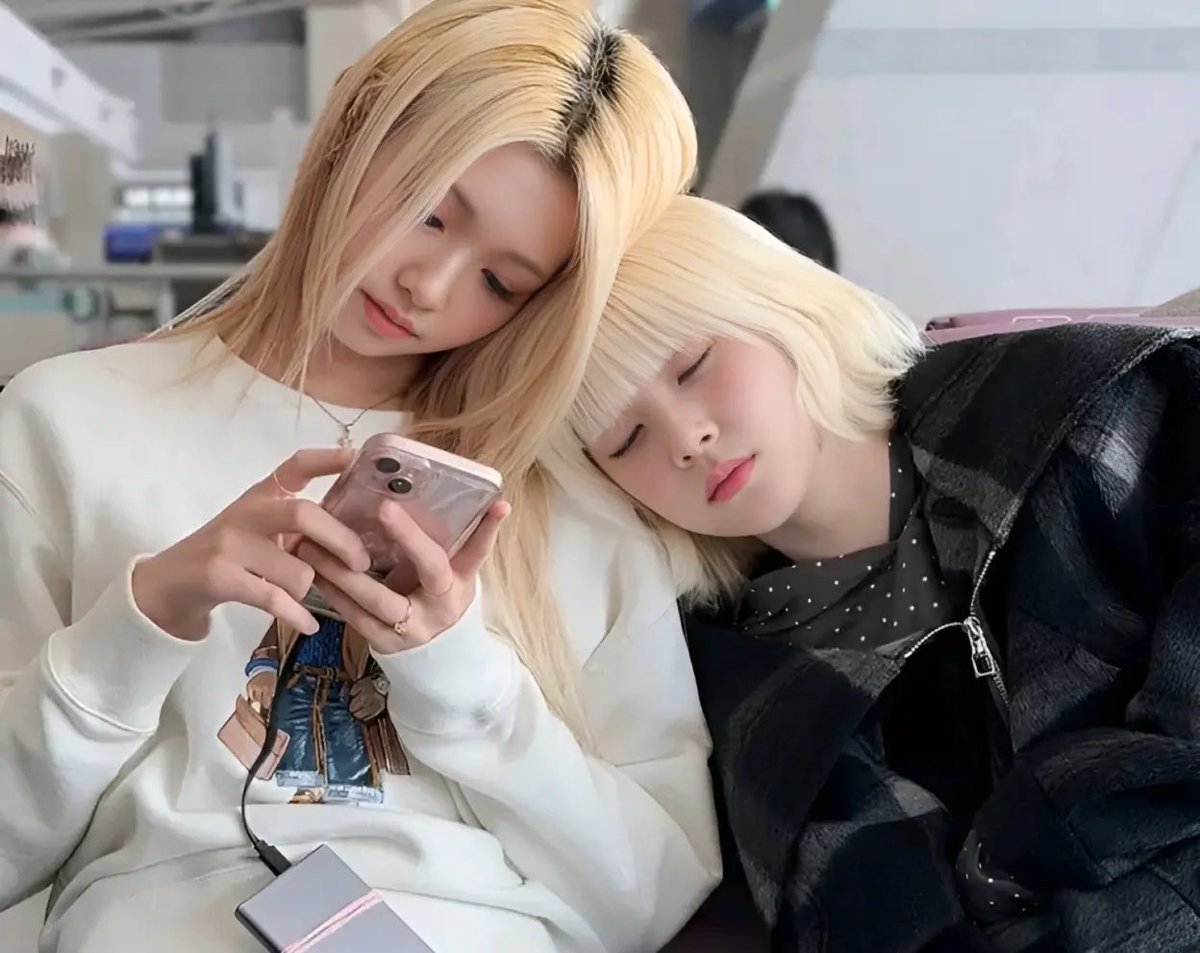 gehkoto's tweet photo. This account will remain a GEHKO/KOTOLEE fan account but since UNIS is breaking it will be as KOTOKO  and GEHLEE individually. https://t.co/nfYRNuhuqs