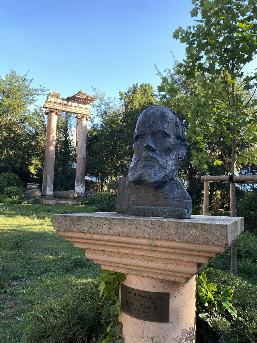 1mbaki's tweet photo. dostoyevski’nin tüm parasını rulette kaybedip kumarbaz’ı yazmasına vesile olan kumarhane. onu anlamak için birazdan tüm paramı rulete basıcam https://t.co/clwgP4sMSf