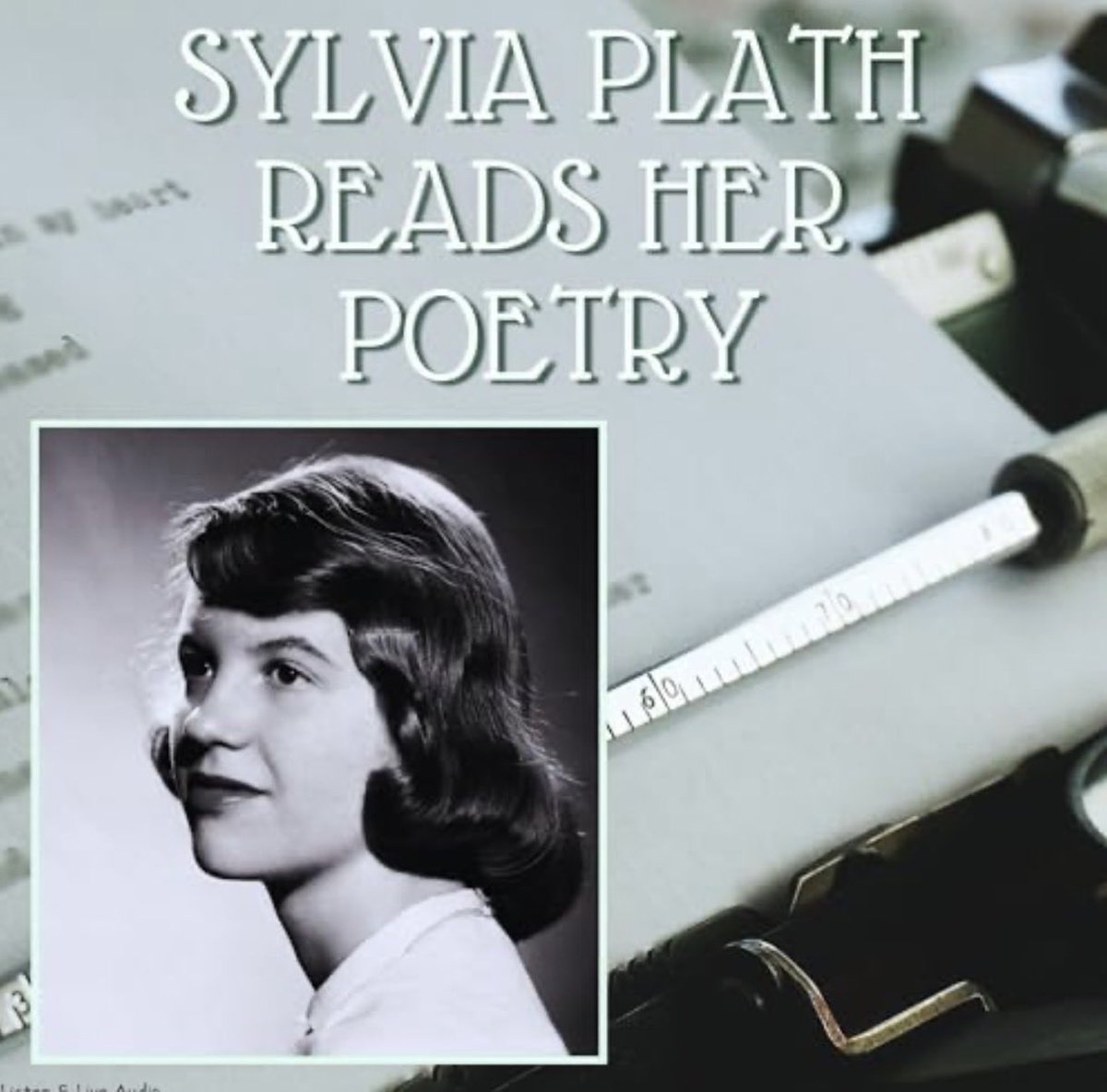 hidekisujita's tweet photo. アメリカの伝説的詩人
シルヴィア・プラス
Sylvia Plathのキノコ
－－その2－－

4．「きのこ（Mushrooms）」
とは、どのような詩なのか

この作品は、
1959年に書かれた詩だ。

プラスは、地面から静かに生え
てくる小さなきのこたちを、ま
るで意思を持った生き物のよう
に描いている

きのこたちは、声高に自分の存
在を主張することはない

しかし、夜の間に少しずつ成長
し、地面を押し上げ、周囲の世
界へと広がっていく。

その姿には、静かでありながら、
確実に勢力を増していく生命の
力が感じられる。

この詩の興味深いところは、単
なる自然観察としても読める一
方で、社会的な意味を持つ作品
としても解釈できること

きのこは、社会的に弱い立場に
置かれた人々の象徴なのか

この作品には、女性や社会的に
声を持たなかった人々が、静か
に自分たちの居場所を広げてい
く姿を重ねる読み方がある。

一つひとつのきのこは小さく、
柔らかく、弱々しい存在

しかし、それらが無数に増殖
していくとき、やがて周囲の
世界を変えていく力を持つ

ここには、力によって相手を
打ち倒すのではなく、存在そ
のものを増やしていくことに
よって社会を変化させるとい
う、興味深い発想が見られる

女性の自立という観点から読
めば、社会の中で目立たず、
従属的な存在として扱われて
きた女性たちが、静かに自分
たちの権利と居場所を獲得し
ていく姿を想像することもで
きる。

ただし、これは作品の一つの
解釈であり、きのこが女性だ
けを象徴していると断定する
必要はない。

自然界における生命の成長、
人間の集団的な力、社会の変
化など、複数の意味を重ねて
読むことができる詩なのだ。

5．プラスという詩人の本当
の魅力

プラスの文学を理解するうえ
で、私が特に興味深いと思う
のは、彼女が弱さや苦悩を描
くだけの詩人ではないという
点だ。

彼女の詩には、絶望や孤独と
同時に、非常に強い生命力が
存在している

「きのこ」においても、小さく
柔らかな存在が、少しずつ世
界を変えていく姿が描かれて
いる。

それは、弱い存在であること
と、力を持たないことが必ず
しも同じではない、という発
想にもつながる。

プラスの文学的な魅力は、こ
うした一見相反する感情や性
質を、一つの詩の中に共存さ
せるところにあるのではない
だろうか。

彼女の詩は、暗い感情を表現
するだけではなく、その感情
の奥にある人間の生命力や、
既存の秩序に対する抵抗の可
能性をも描いているだ。