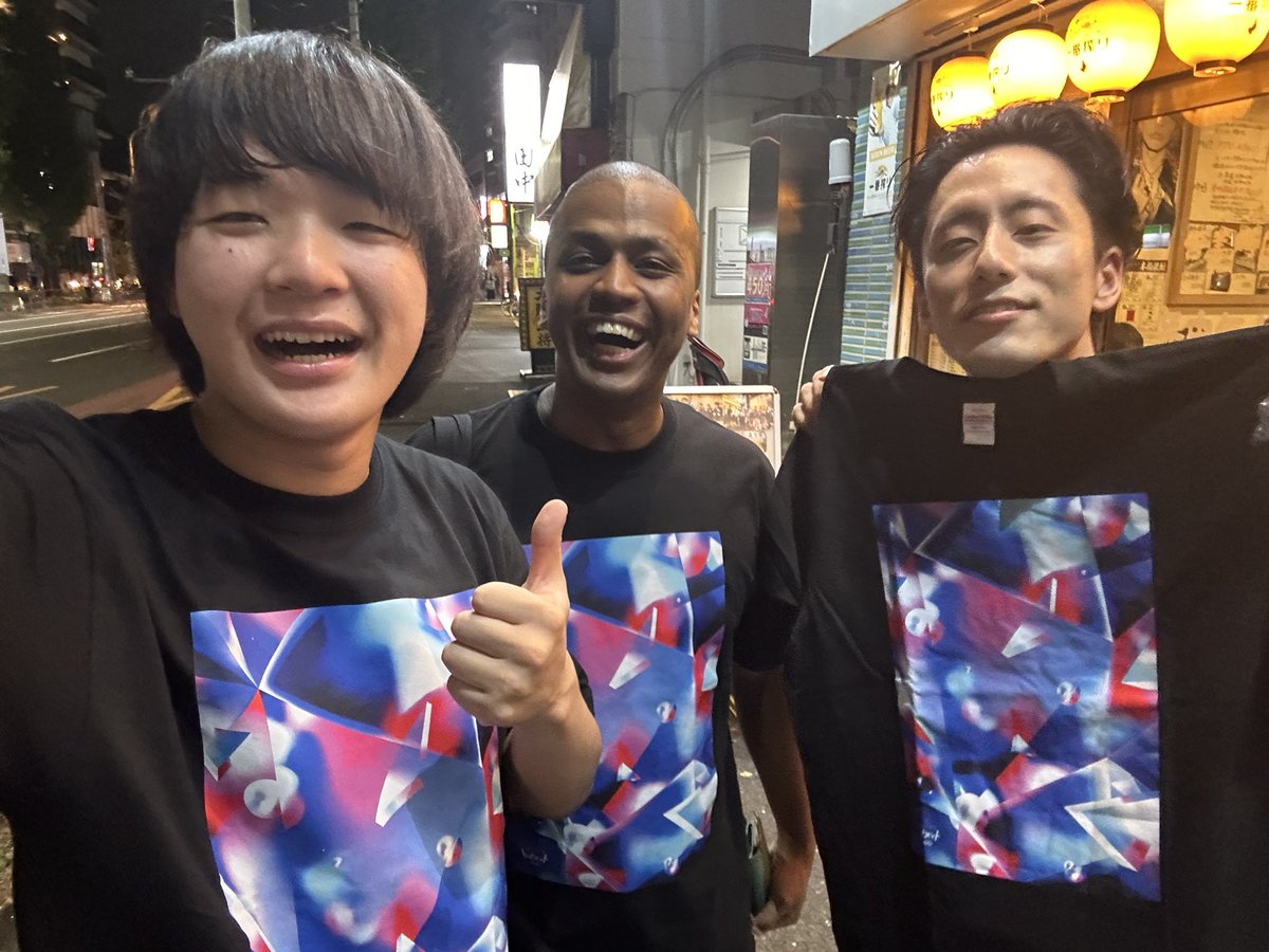 summer_omaturi's tweet photo. 細田さんが僕ととみさっとさんの大喜るTシャツを買ってくれました！！！！カッケェ！！！！！！！！！！！！！！！！！！！！ https://t.co/Ax0YjW1GRI