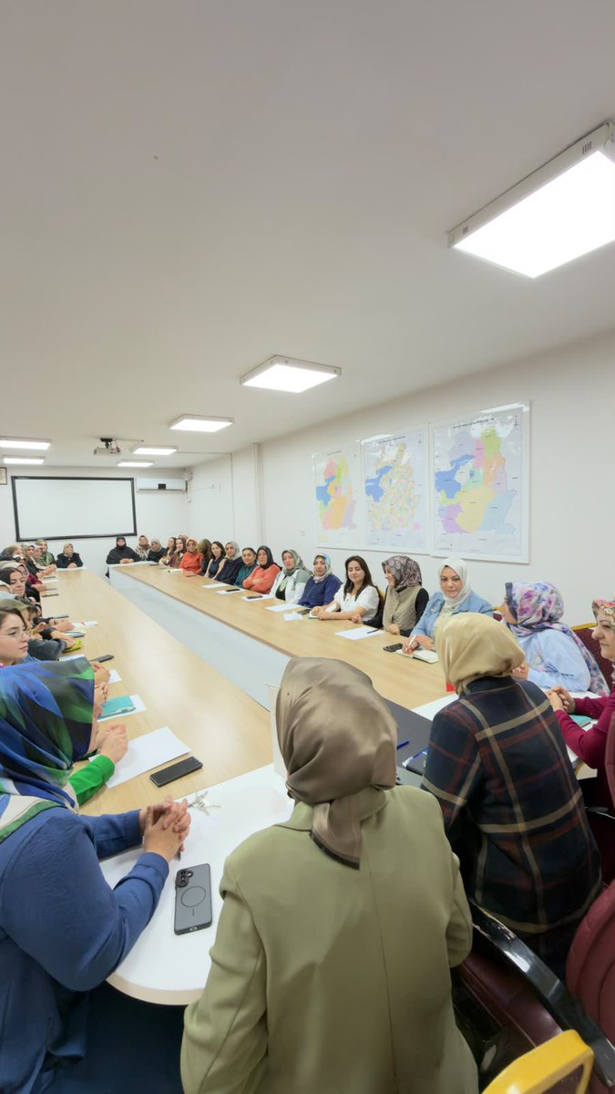 akkadinvann's tweet photo. İl Koordinatörümüz Sayın Mine Meydancı’nın telekonferans katılımıyla, İl Kadın Kolları Başkanımız Sayın Zerrin Alpaslan’ın başkanlığında; haftalık olağan Yönetim Kurulu Toplantımızı gerçekleştirdik.

Toplantımızda; bugüne kadar gerçekleştirdiğimiz çalışmalarımızı değerlendirerek, önümüzdeki döneme ilişkin hedeflerimizi, yol haritamızı ve teşkilat çalışmalarımızı kapsamlı şekilde istişare ettik.

Birlik ve beraberlik içerisinde; ortak hedeflerimiz, güçlü teşkilat yapımız ve Türkiye Yüzyılı vizyonumuz doğrultusunda azim ve kararlılıkla çalışmalarımızı sürdürüyoruz.

Sahada güçlü, teşkilatta diri, hedeflerimizde kararlı bir anlayışla; güçlü teşkilat, güçlü saha, güçlü Türkiye için durmadan, yorulmadan çalışmaya devam ediyoruz.

@tugbaisikercan @tulaykaynarca @mercankoc @minemeydanc @ArvasAbdulahat @zerrin_alpaslan @AKKADINGM