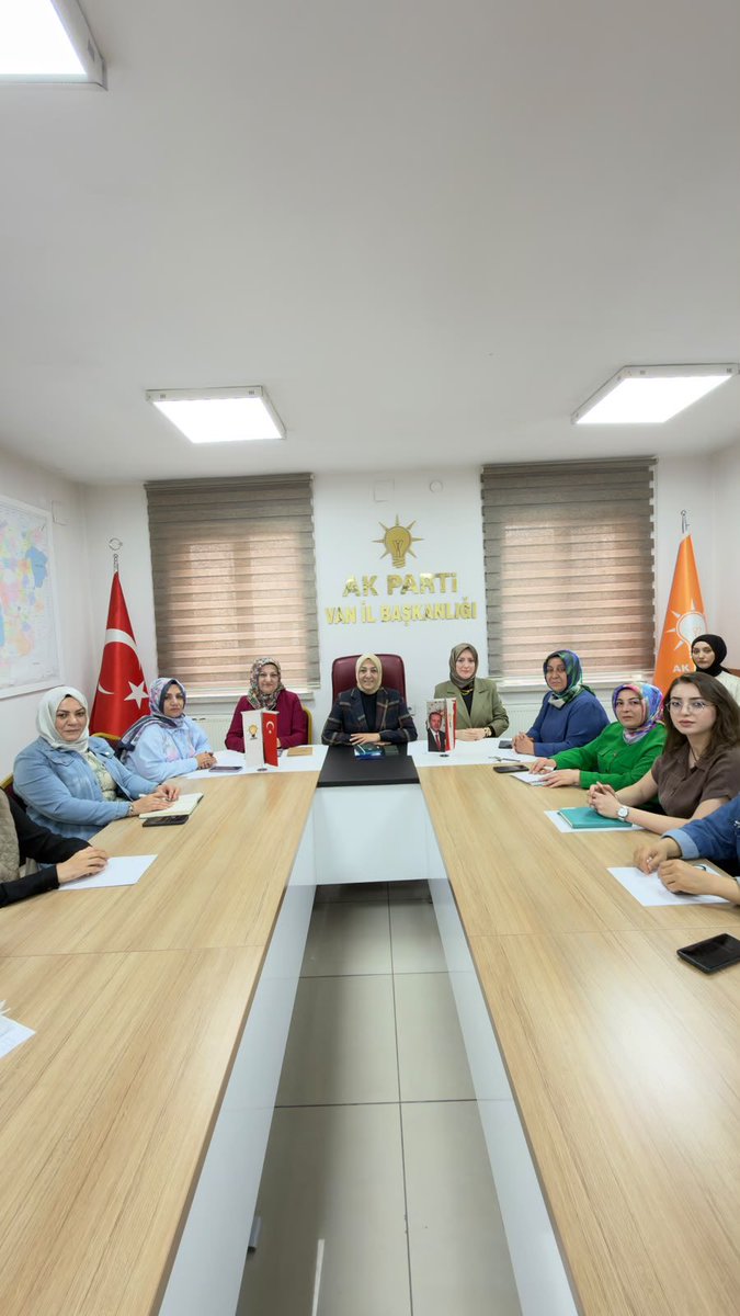 akkadinvann's tweet photo. İl Koordinatörümüz Sayın Mine Meydancı’nın telekonferans katılımıyla, İl Kadın Kolları Başkanımız Sayın Zerrin Alpaslan’ın başkanlığında; haftalık olağan Yönetim Kurulu Toplantımızı gerçekleştirdik.

Toplantımızda; bugüne kadar gerçekleştirdiğimiz çalışmalarımızı değerlendirerek, önümüzdeki döneme ilişkin hedeflerimizi, yol haritamızı ve teşkilat çalışmalarımızı kapsamlı şekilde istişare ettik.

Birlik ve beraberlik içerisinde; ortak hedeflerimiz, güçlü teşkilat yapımız ve Türkiye Yüzyılı vizyonumuz doğrultusunda azim ve kararlılıkla çalışmalarımızı sürdürüyoruz.

Sahada güçlü, teşkilatta diri, hedeflerimizde kararlı bir anlayışla; güçlü teşkilat, güçlü saha, güçlü Türkiye için durmadan, yorulmadan çalışmaya devam ediyoruz.

@tugbaisikercan @tulaykaynarca @mercankoc @minemeydanc @ArvasAbdulahat @zerrin_alpaslan @AKKADINGM