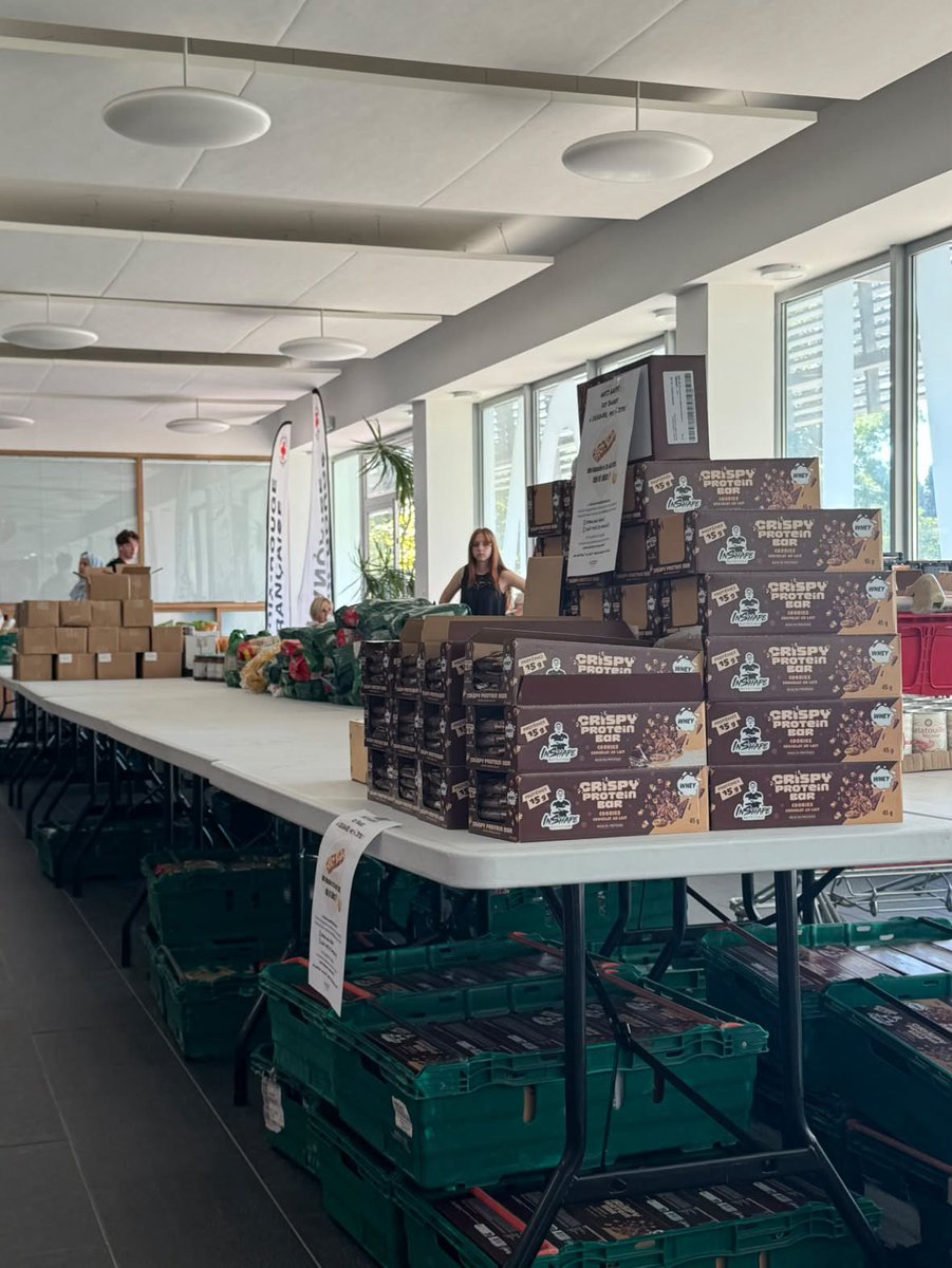 TiboInShape's tweet photo. Donation de barres protéinées InShape Nutrition par la Croix-Rouge aux 800 étudiants des universités d'Avignon https://t.co/xEsYyBTe2R