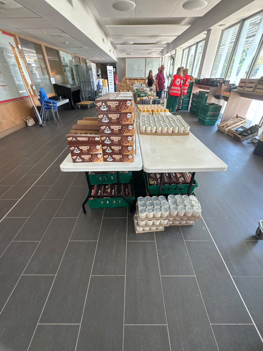 TiboInShape's tweet photo. Donation de barres protéinées InShape Nutrition par la Croix-Rouge aux 800 étudiants des universités d'Avignon https://t.co/xEsYyBTe2R