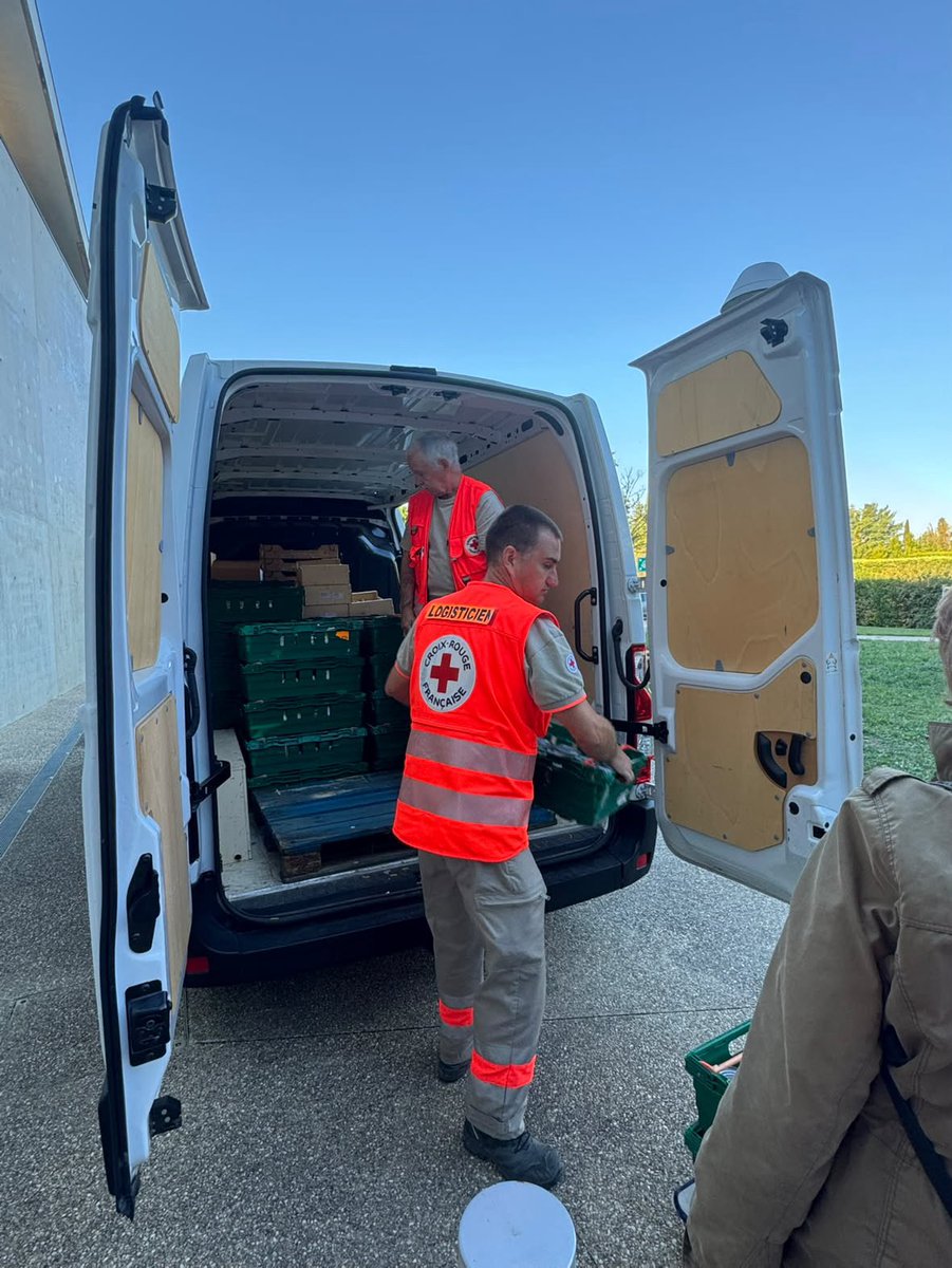 TiboInShape's tweet photo. Donation de barres protéinées InShape Nutrition par la Croix-Rouge aux 800 étudiants des universités d'Avignon https://t.co/xEsYyBTe2R