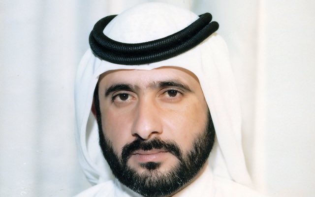 AbdllahAlneaimi's tweet photo. العائلات الحاكمة في الإمارات لا تضم أفرادها وحدهم، بل تمتد صلتها بالشعب كله؛ لذلك لا تندهش إذا رأيت الحزن يلف الإمارات هذه الأيام.

ففقيد دبي الكبير، اشتهر بين الناس بطيبته وهدوئه ونبله، وعلى مثله تحزن القلوب.

لكن للحزن جانبًا آخر لا يمكن إغفاله؛ فالشيخ محمد بن راشد، الشقيق الأكبر للفقيد، يحظى بمكانة الأب في وجدان شعبه، ولذلك فإن حزنه يصل إلى قلوب الإماراتيين جميعًا، من أبوظبي إلى الفجيرة.

فالمواطن الإماراتي يرى نفسه قريبًا من العائلات الحاكمة، ويشعر أن أفراحها أفراحه، وأحزانها تمسّه بصورة مباشرة.

لذلك، فإن هذا الحزن طبيعي، ومفهوم، ومبرَّر.