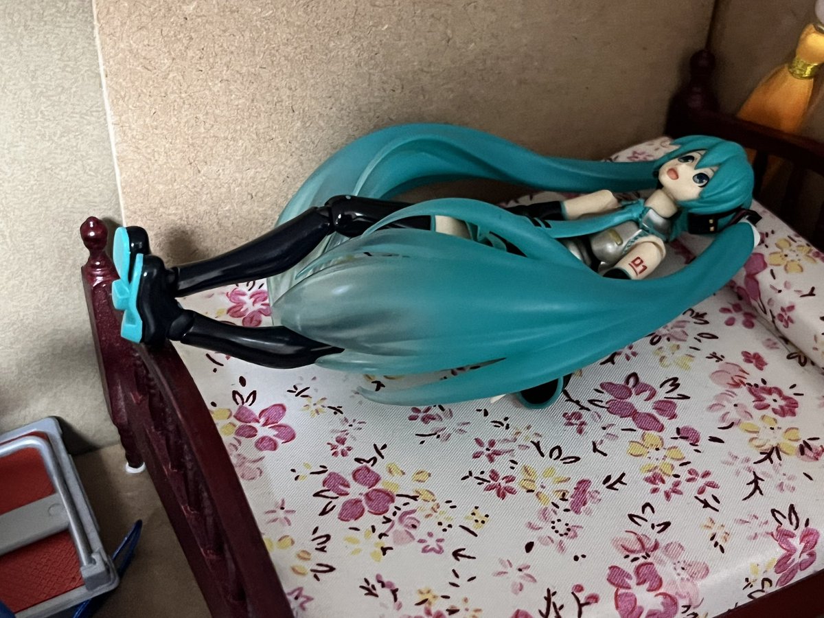seriesmiku's tweet photo. 旅行から帰った瞬間
全員疲れ切った感じに
ぽっくるだらしないぞw https://t.co/MiMDbKT7bc