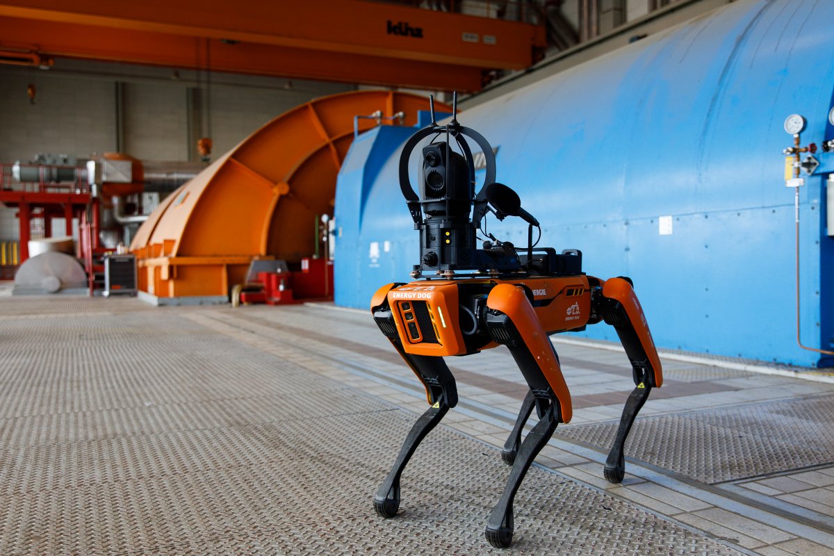 BostonDynamics's tweet photo. Since @WienEnergie deployed Spot at its Simmering Power Plant in 2023, the robot has conducted over 4,000 inspection routes and walked 1,600 kilometers. Now they are expanding their fleet, adding four new Spot robots to facilities in the Vienna area. https://t.co/04aJxV7KIb https://t.co/8hFcgZUXH8