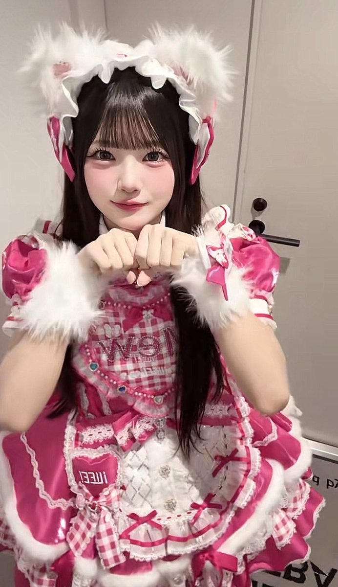 aika_mmmmew's tweet photo. 切実な願い。飼いたいです。と言うかもはや飼われたいです（？？？） 
  #真守みゅう  #みゅうがまもる  #猫ちゃん https://t.co/RQR1EUq0uS