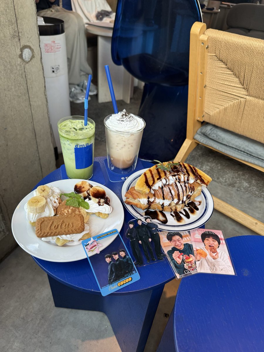 eve51126's tweet photo. @aone_364142 と行きたかったKOCのぼりとサインも見れて大満足の1日💗💫
初めましてだったのにエバース、cacaoのこと爆語りしてめっちゃ楽しかった〜〜😽❤️‍🔥 https://t.co/EXgH5QYlYa