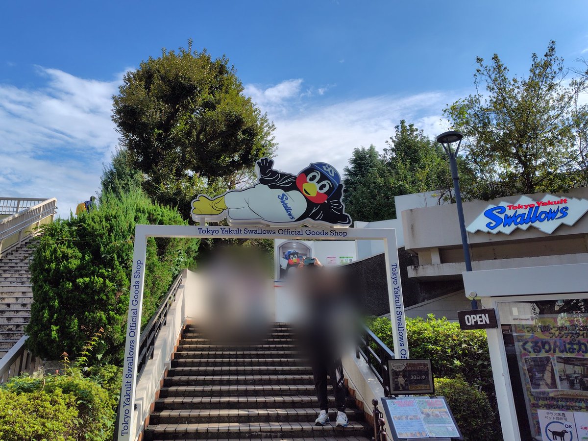 cheerTYS1992's tweet photo. 昼間、都内に行く用事があったので、その足で久しぶりに神宮界隈へ

11年前の今日、初めて神宮を訪れたことを思い出しながら…🏟 https://t.co/IYOjYvUyJ9