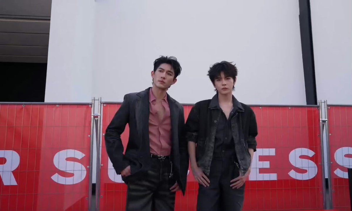 d_scarlet0412's tweet photo. 上着だけ交換してるー🥴🥴

Cr.Lemona加糖
#Aylio #AylioMFWSS27 #DieselXAylio https://t.co/X58RTTUady