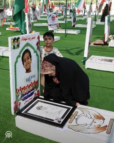 fmh1277's tweet photo. روحمان با یادشان شاد…
شه.ادت لاله‌ها را چیدنی کرد
به چشم دل خدا را دیدنی کرد
ببوس ای خواهرم قبر برادر
شه.ادت سنگ را بوسیدنی کرد

#مهر_مقاومت
#روایت_فداکاری https://t.co/78frTw3ITo