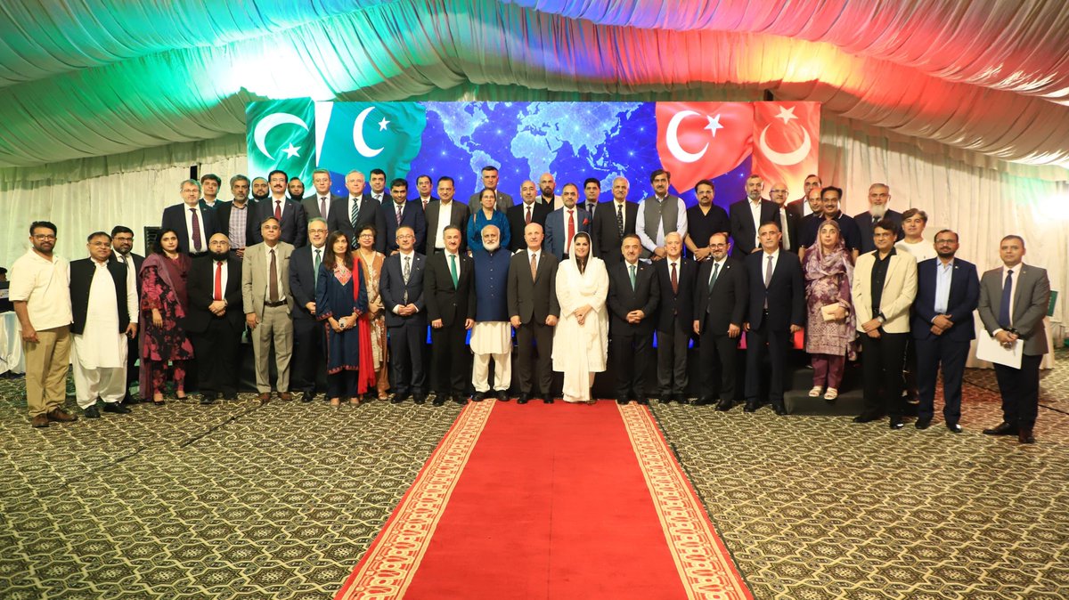 ineziroglu's tweet photo. Geçen hafta MİT Başkanımız Prof. Dr. @ikalin1 ile YÖK Başkanımız Prof. Dr. @erolozvar ve beraberindeki Boğaziçi, Dokuz Eylül, Gazi, Gebze Teknik, Hacettepe, İTÜ, İzmir YTE, ODTÜ, Sabancı, Yıldız Teknik üniversitelerimizin rektörlerini İslamabad’da ağırladık. Ayrıca Pakistan Başbakan Yardımcısı ve Dışişleri Bakanı @MIshaqDar50 ve Enerji Bakanı @akleghari ile bir araya gelerek ikili ilişkilerimizi ele aldık.
🇹🇷🇵🇰