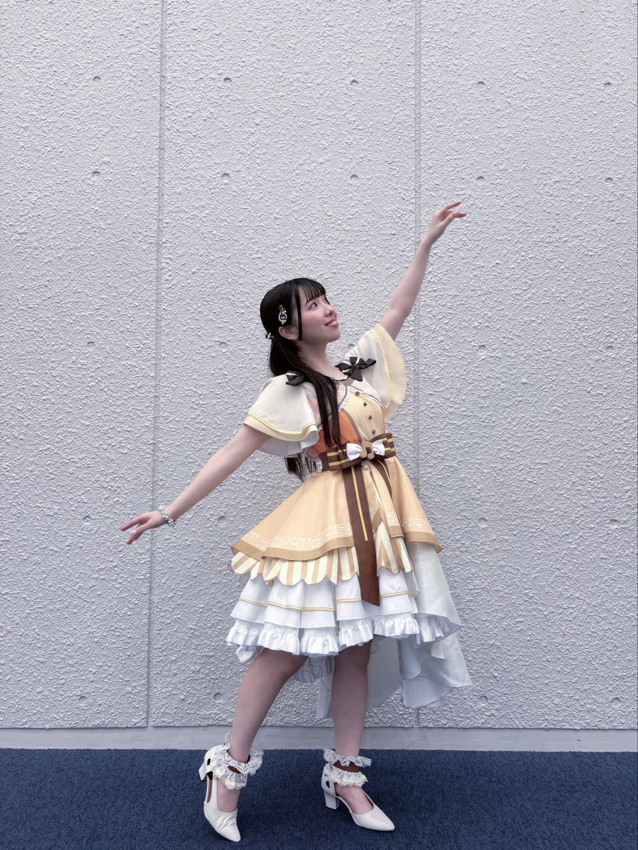 mao_ito05's tweet photo. そして！千奈ちゃんの新曲！
「ワタシカワイイアヒルノコ」🪿🪄

いかがでしたでしょうか？
千奈ちゃんの歌声が、新たな色が、
プロデューサーさんの心に届いていたら、
そんな気持ちで歌いました。

この後0時より配信が開始されます！
わくわく☺️✨
#学マス標ツアー_岩手公演_DAY1  🧡🌈 https://t.co/fZIK03BCe2