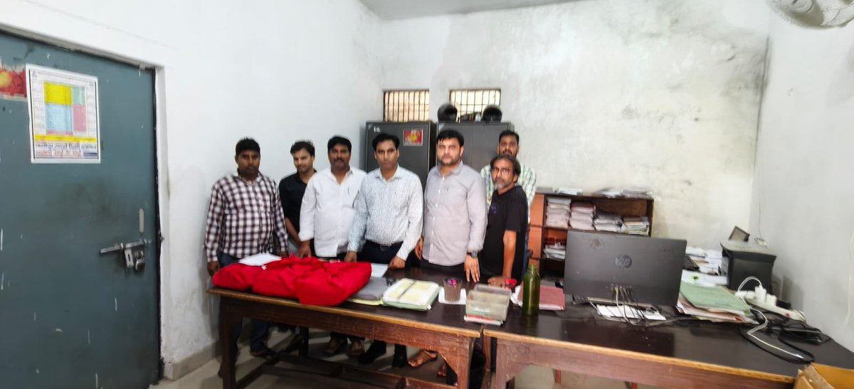 vikasa21's tweet photo. लेखपाल को मशीन नहीं, जिम्मेदार कर्मचारी के रूप में देखा जाए। कार्यभार का मानवीय और व्यावहारिक निर्धारण हो। #लेखपाल_की_जायज_मांगे 
@BoardofRevenue
@UPGovt
@CMOfficeUp

#लेखपाल_की_जायज_मांगे https://t.co/uZMcHZHPUE
