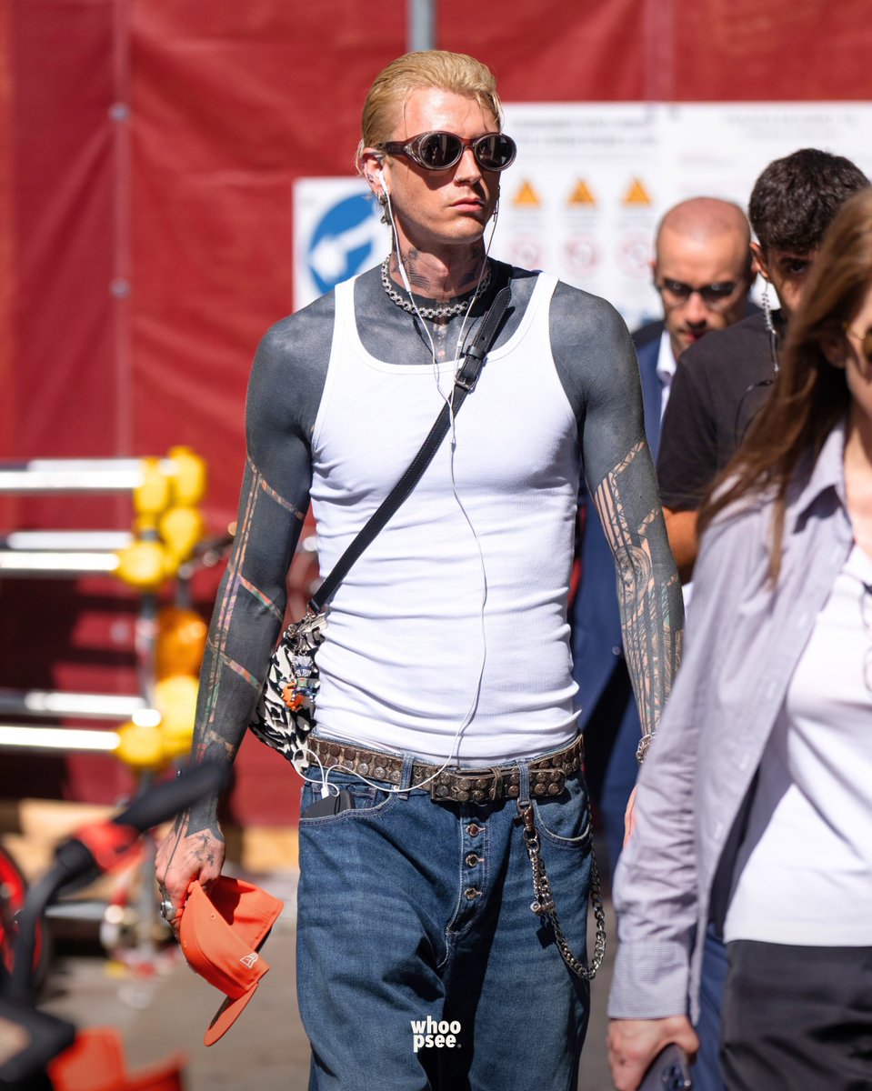 mgkmagic's tweet photo. mgk in Milan, Italy, ahead of Vogue World Milano
#mgk #machinegunkelly #colsonbaker @voguemagazine #VogueWorld https://t.co/tzUB4K6FDJ