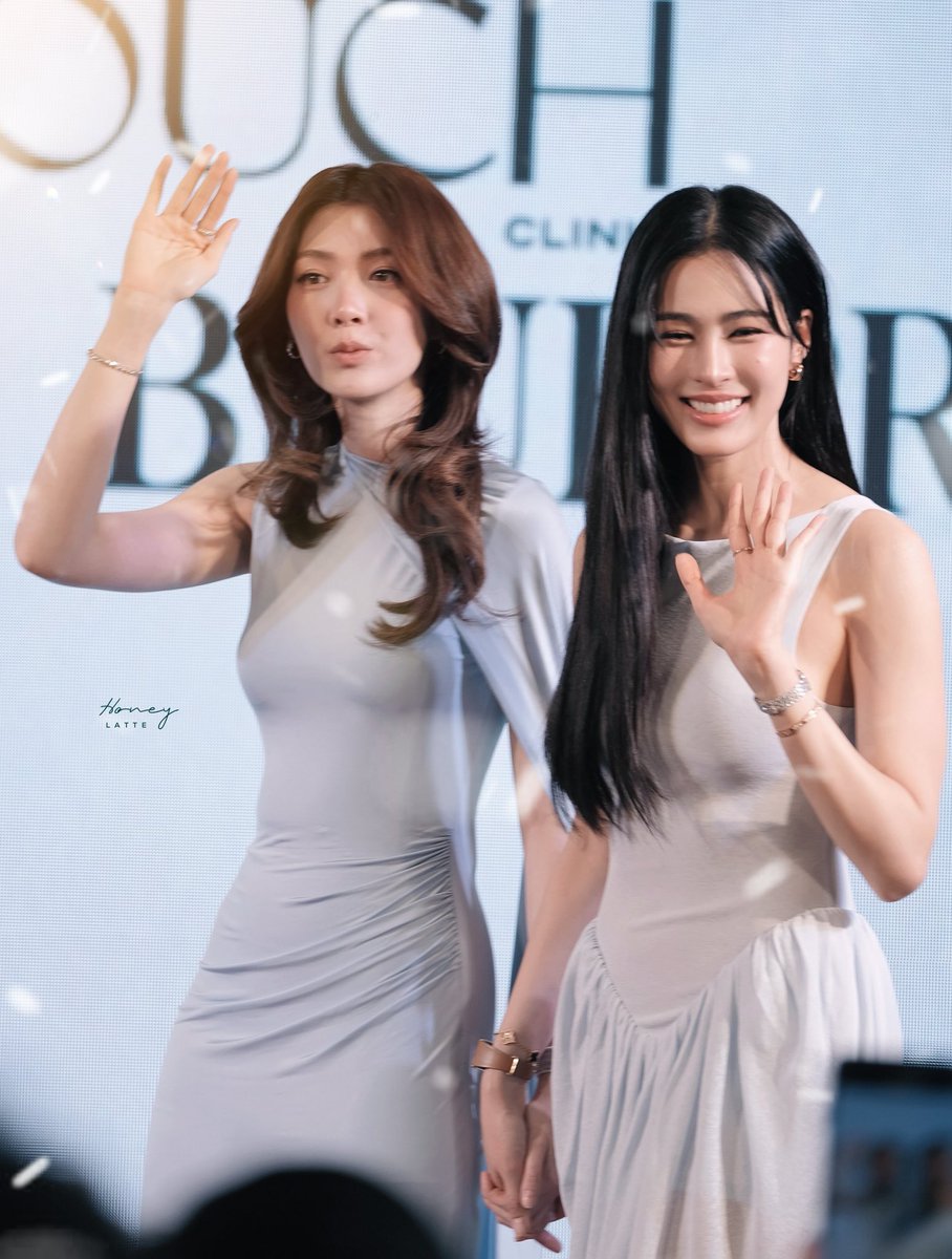 Honeylattexx's tweet photo. ถ้าถามว่ารักมันคืออะไร
หน้าตามันเป็นยังไง . . . 🥰🎧🎶

LO THE TOUCH BLUEPRINT 
#TheTouchBluePrintxLingOrm
#lingOrm https://t.co/VrV0OJIIxK