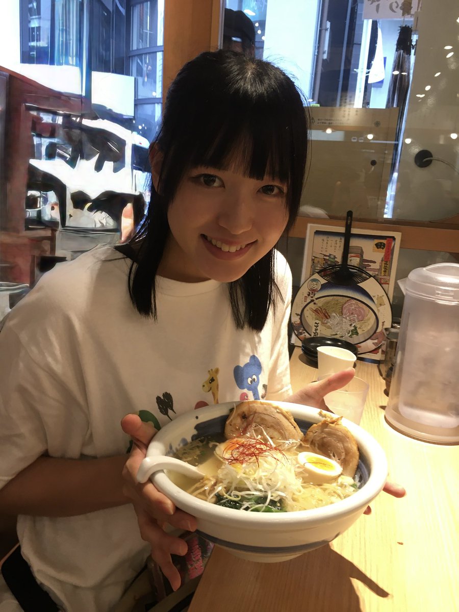 tsubame_BRGH's tweet photo. おつばめ🐦
本日はうの加入3.5ヶ月＆『NIGHT SEEKER』ありがとうございました！うのおめでとう㊗️うのは加入3.5ヶ月とは思えない存在の大きさ！ベルハーに入ってくれてありがとう>ᴗ<

シルバーウィーク沢山ありがとうございました！4日間5連戦を5人で乗り越え、ますますZepp Shinjukuが楽しみになってきた！

みんなでうの餃子（ラーメンだけど）食べたよ🍜