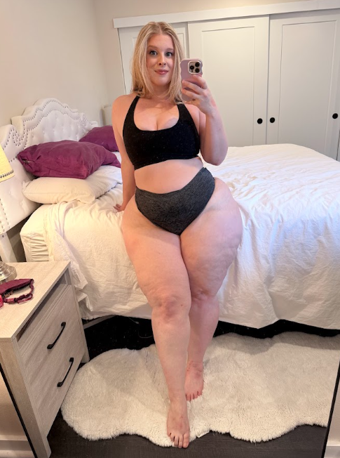 curvykrystaa's tweet photo. Chubby or fat? which word fits me best?🤭 https://t.co/INr63SPFJT