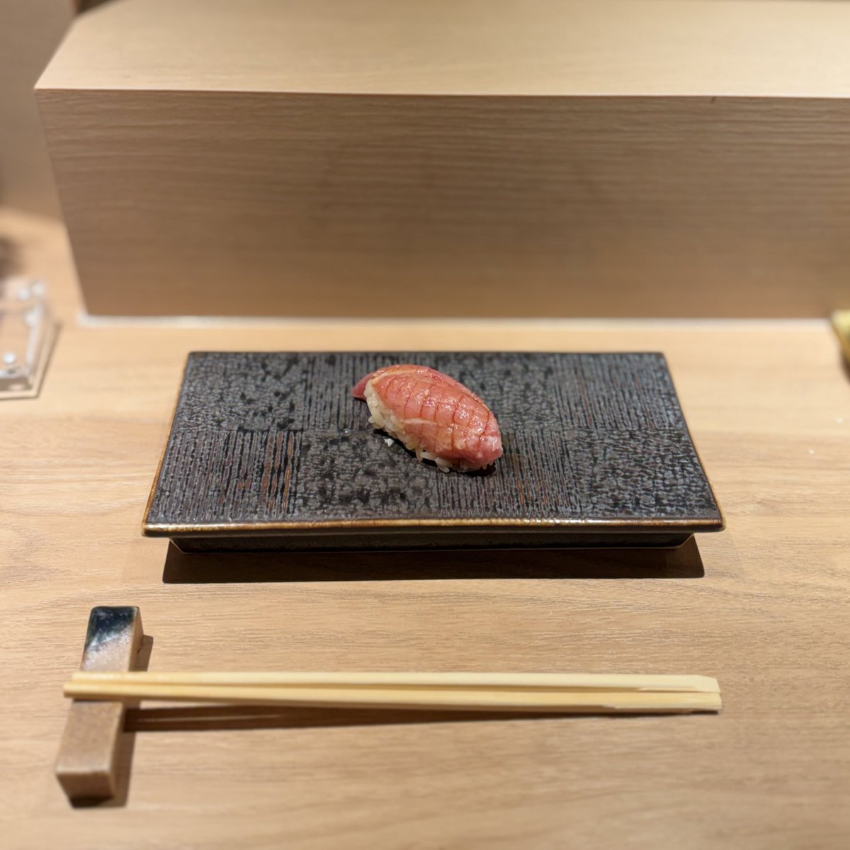 aewoe_09's tweet photo. カウンター寿司食べたﾄﾛﾄﾛリｧ https://t.co/aK0vCJy2pd