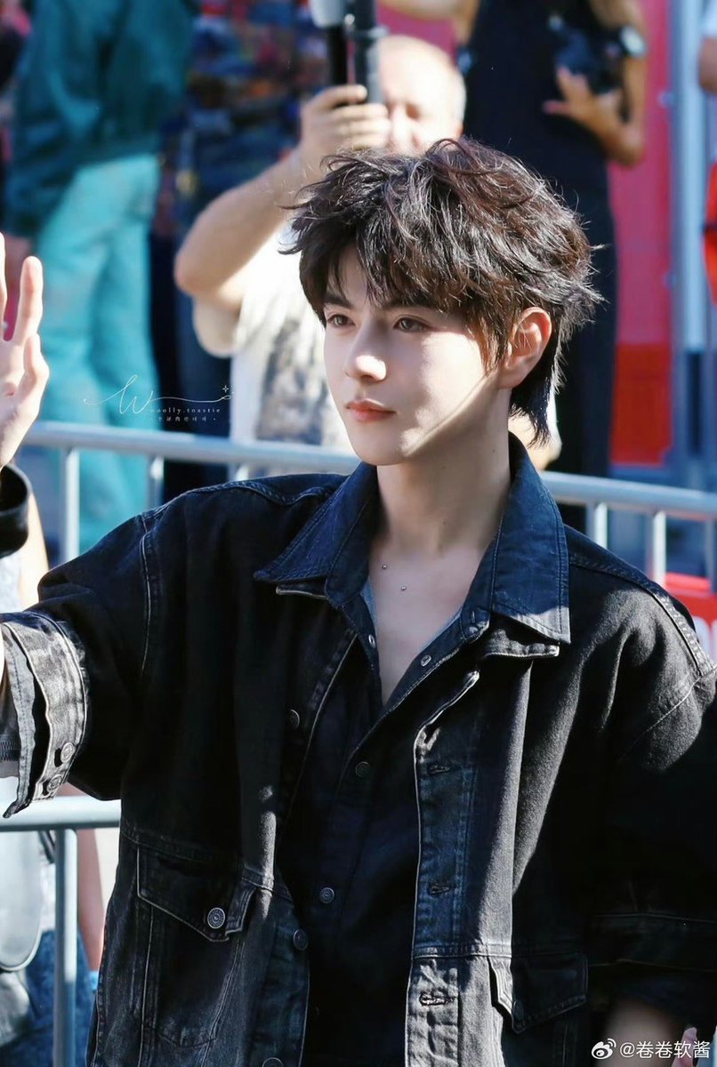SaiMaiSumitta's tweet photo. ในสายตาของมัมมี่มีแต่คำว่าน่ารัก🤏 ถึงลุคจะดูหล่อก็เถอะ55555

#DieselXAylio 
#AylioMFWSS27
#Aylio https://t.co/bS72R12djG