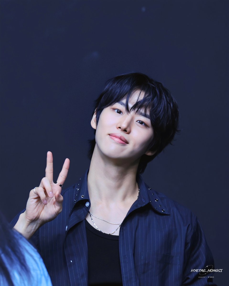 hyetag_hongsi's tweet photo. 260917 사운드웨이브 팬사인회

잘생기셨당~✌️ 

#홍석 #양홍석 #HONGSEOK #ホンソク
#펜타곤 #PENTAGON https://t.co/gSLn2UKntp