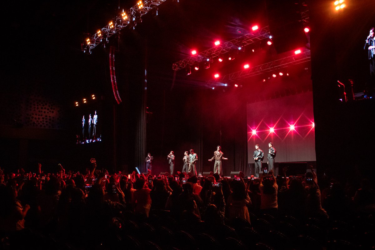 cdmentph's tweet photo. Muchas risas y diversión de principio a fin 🫶

Así se vivió la experiencia de #OLFDreamOnAmericasTourInCDMX 🇲🇽

¡Gracias a todos los fans de México por apoyar con tanta emoción a EarthMix, JossGawin y AouBoom!

Su increíble energía hizo que este evento fuera aún más especial de principio a fin. ❤️

Aquí les dejamos más fotos del evento para guardar estos momentos como recuerdo ✨

#OLFDreamOnAmericasTour #EarthMix #JossGawin #AouBoom #GMMTV #CDM

More photos here:
https://t.co/lELug9jk0g