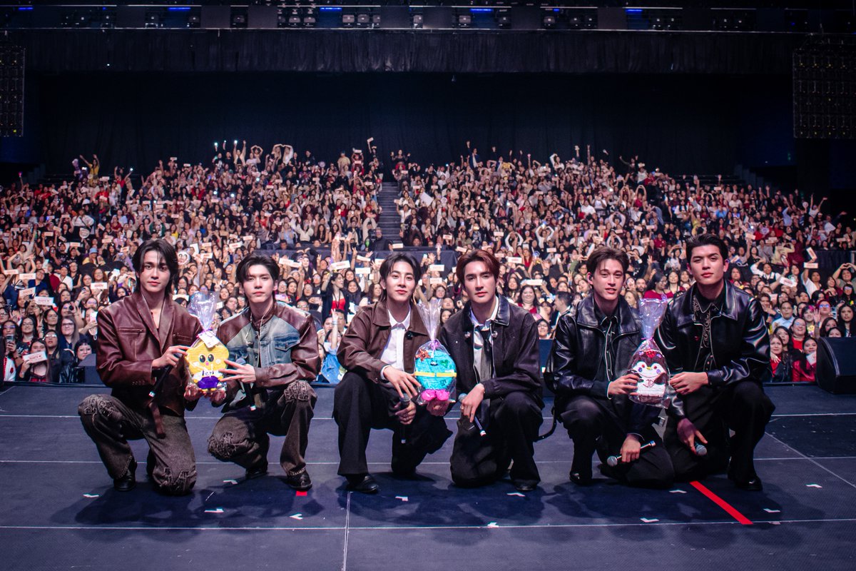 cdmentph's tweet photo. Muchas risas y diversión de principio a fin 🫶

Así se vivió la experiencia de #OLFDreamOnAmericasTourInCDMX 🇲🇽

¡Gracias a todos los fans de México por apoyar con tanta emoción a EarthMix, JossGawin y AouBoom!

Su increíble energía hizo que este evento fuera aún más especial de principio a fin. ❤️

Aquí les dejamos más fotos del evento para guardar estos momentos como recuerdo ✨

#OLFDreamOnAmericasTour #EarthMix #JossGawin #AouBoom #GMMTV #CDM

More photos here:
https://t.co/lELug9jk0g