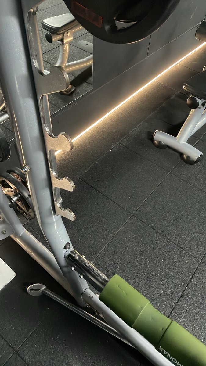 evancsh1's tweet photo. Devoir s’entraîner au squat pour les TEP 🥲 https://t.co/m3z6Rm8W6a