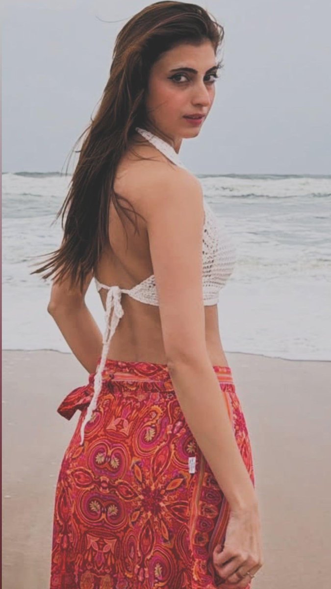 Riyaaau's tweet photo. @Farrhana_bhatt @debserved @paglu4farrhana Hana serving hotness 

SIMP FOR HANA https://t.co/6nuBPA8zm9