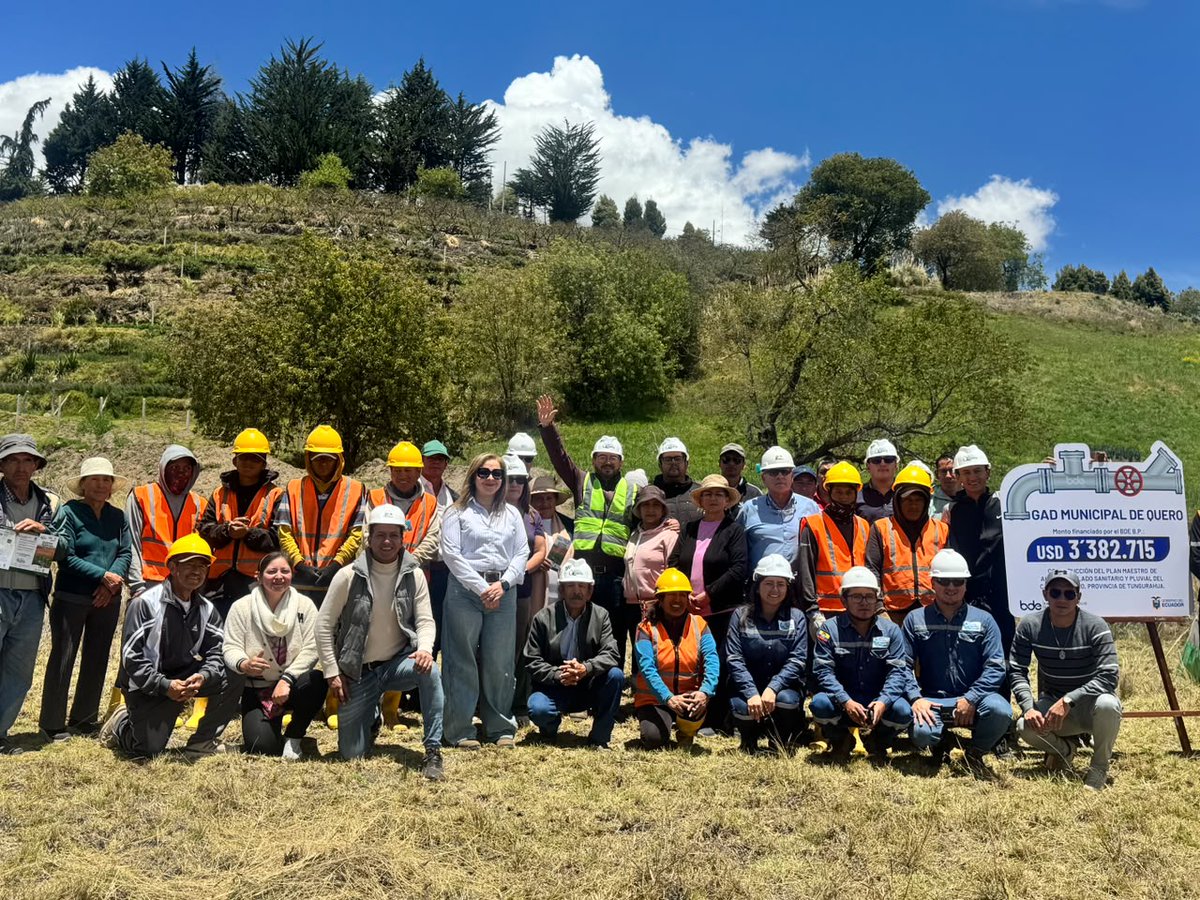 BDEcuadorBP's tweet photo. 🚧 ¡#Quero avanza con obras que transforman vidas!

Soraya Vásconez, #GerenteSCPBDE, junto a Gonzalo Callejas, gobernador de #Tungurahua y Pablo Velasco, alcalde de #Quero realizaron un recorrido de obra para constatar el avance del proyecto “Plan Maestro de Alcantarillado Sanitario y Pluvial del cantón Quero”.

💰 Inversión: USD 3.382.715,41
📈 Avance de obra: 56%
👨‍👩‍👧‍👦 Beneficiarios: 6.664 habitantes
🤝 83,69% no reembolsable y 16,31% reembolsable.

Esta obra permitirá mejorar las condiciones de saneamiento y contribuirá al desarrollo urbano y a la calidad de vida de las familias de Quero.

#GestiónQueTransformaTerritorios