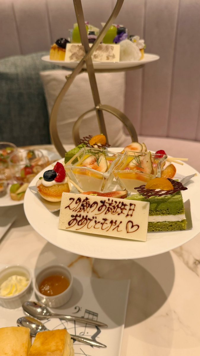 tmyn923_'s tweet photo. 29歳おめでともやん(っ･ω･)っ⌒💛💛28歳のともやんは幸せだったかな😭😭29歳も色んな人に囲まれて幸せでいてね😭😭😭😭 #レイクレ https://t.co/FYhLkqOYRy
