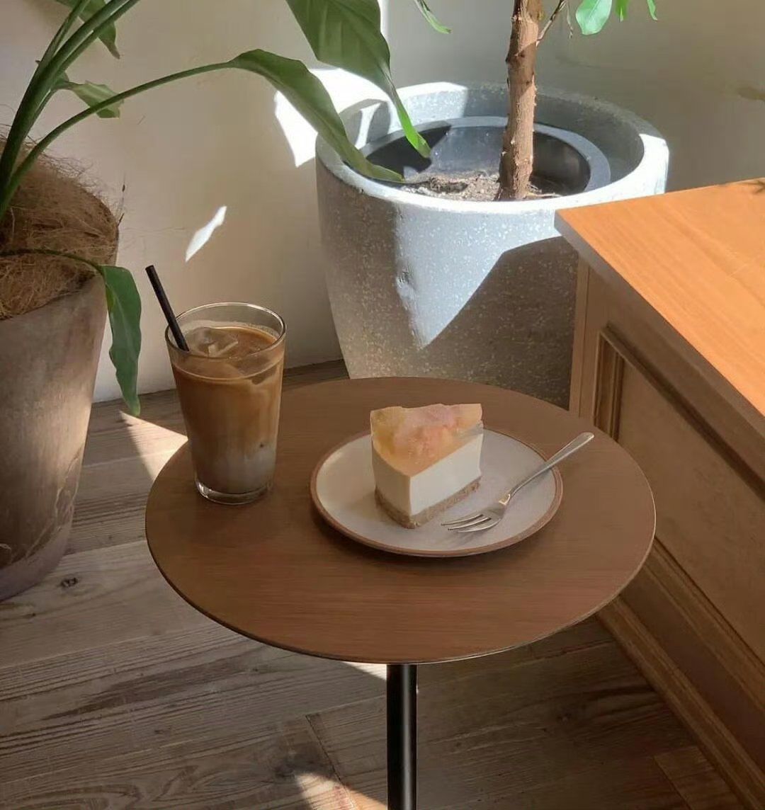 IvonneLaunius's tweet photo. Calle vibrante, sol filtrandose entre árboles, un café en la acera: el momento perfecto que me encontré hoy. https://t.co/6YQWZCGHh8