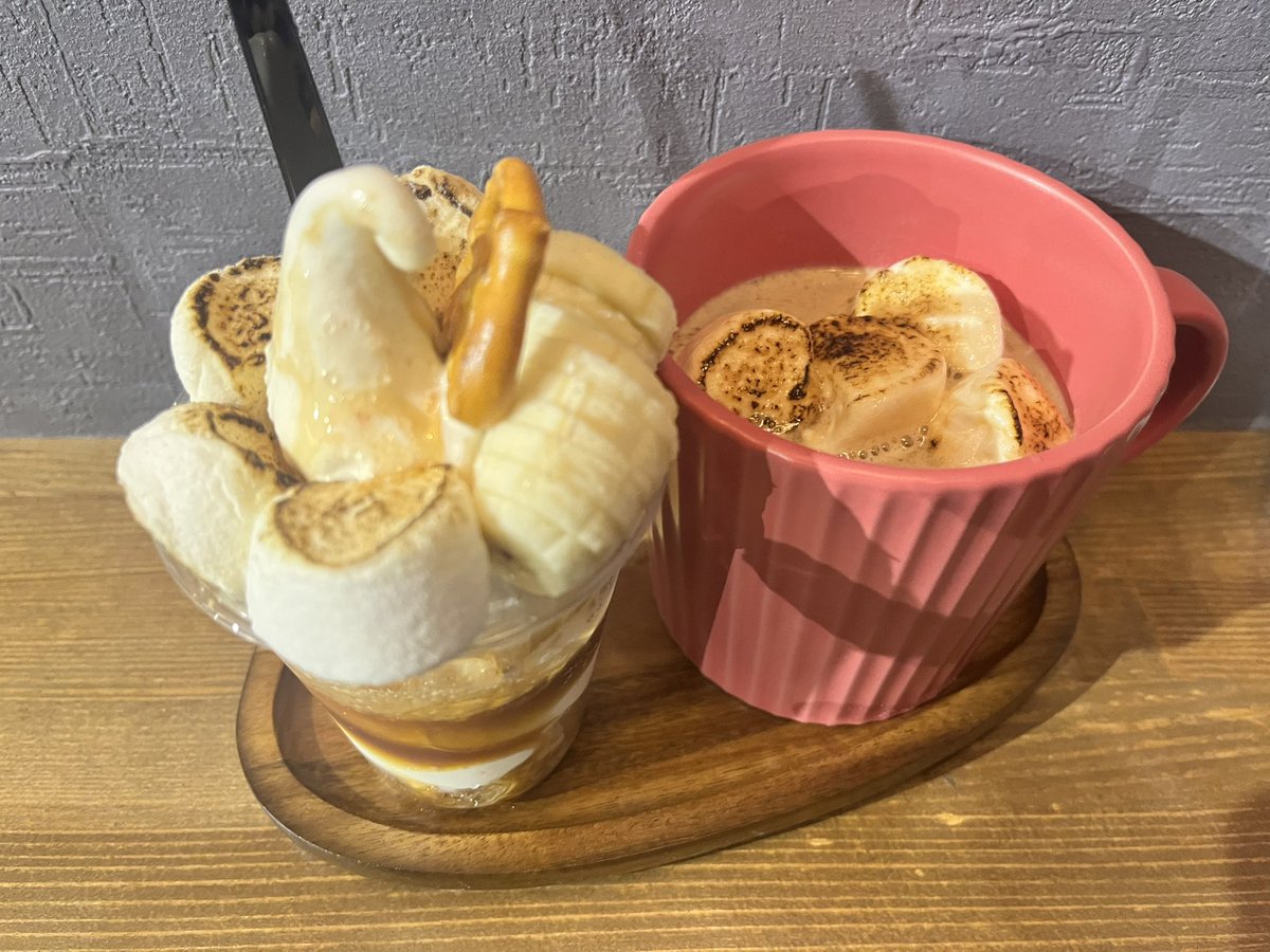 KOMAhappygiving's tweet photo. デザートは線路渡って SWECHUBBY で！。
もう少しでお別れなの哀しい！！。

#ソフトクリーム #夜アイス #牧野 #枚方市 #SWECHUBBY #スイチャビー https://t.co/RgJS0s1gYn