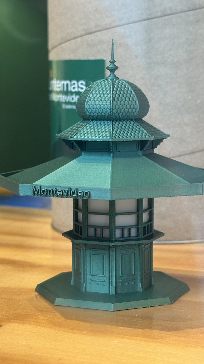 reuruguaya's tweet photo. Hay una tienda en Ciudad Vieja que tiene miniaturas de los antiguos kioscos de Montevideo 😭😭 https://t.co/VZEPkQIGAu