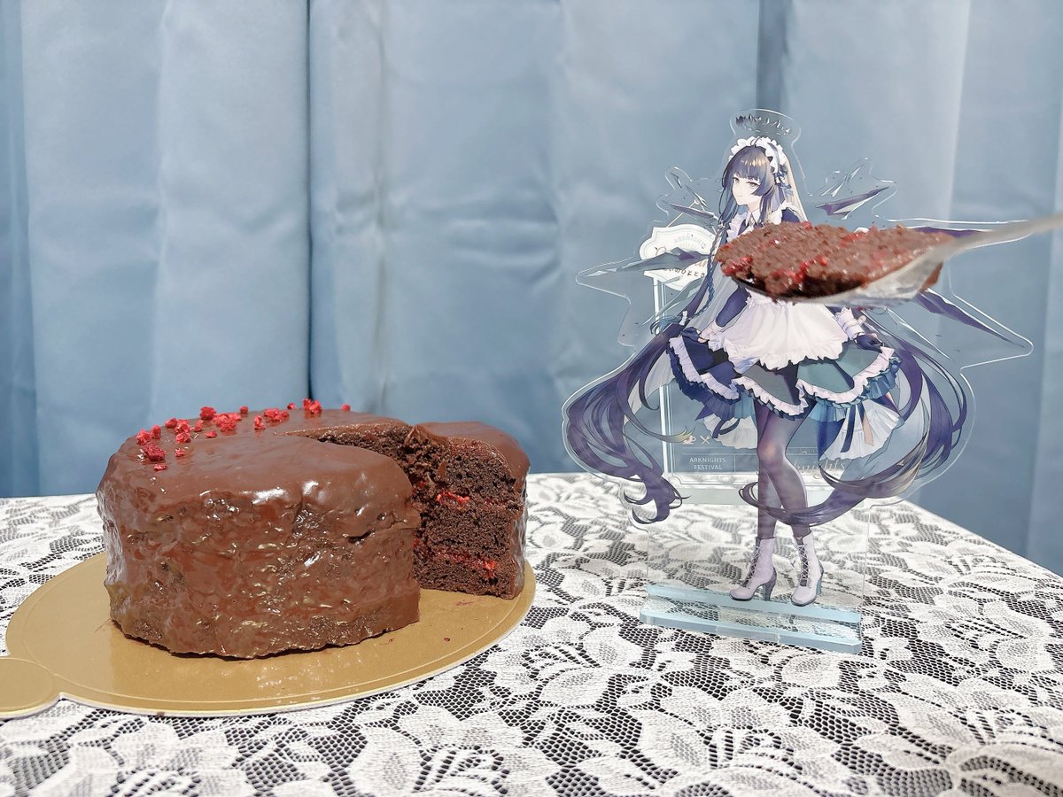 soy_melty's tweet photo. ケーキは手作りでした🍫ケーキ作りは初挑戦だったのですがとてもとても美味しいケーキになりました❣️アルトリアさんにも食べていただいたよ〜、のお写真がこちらです… https://t.co/CgGo1FWgCK
