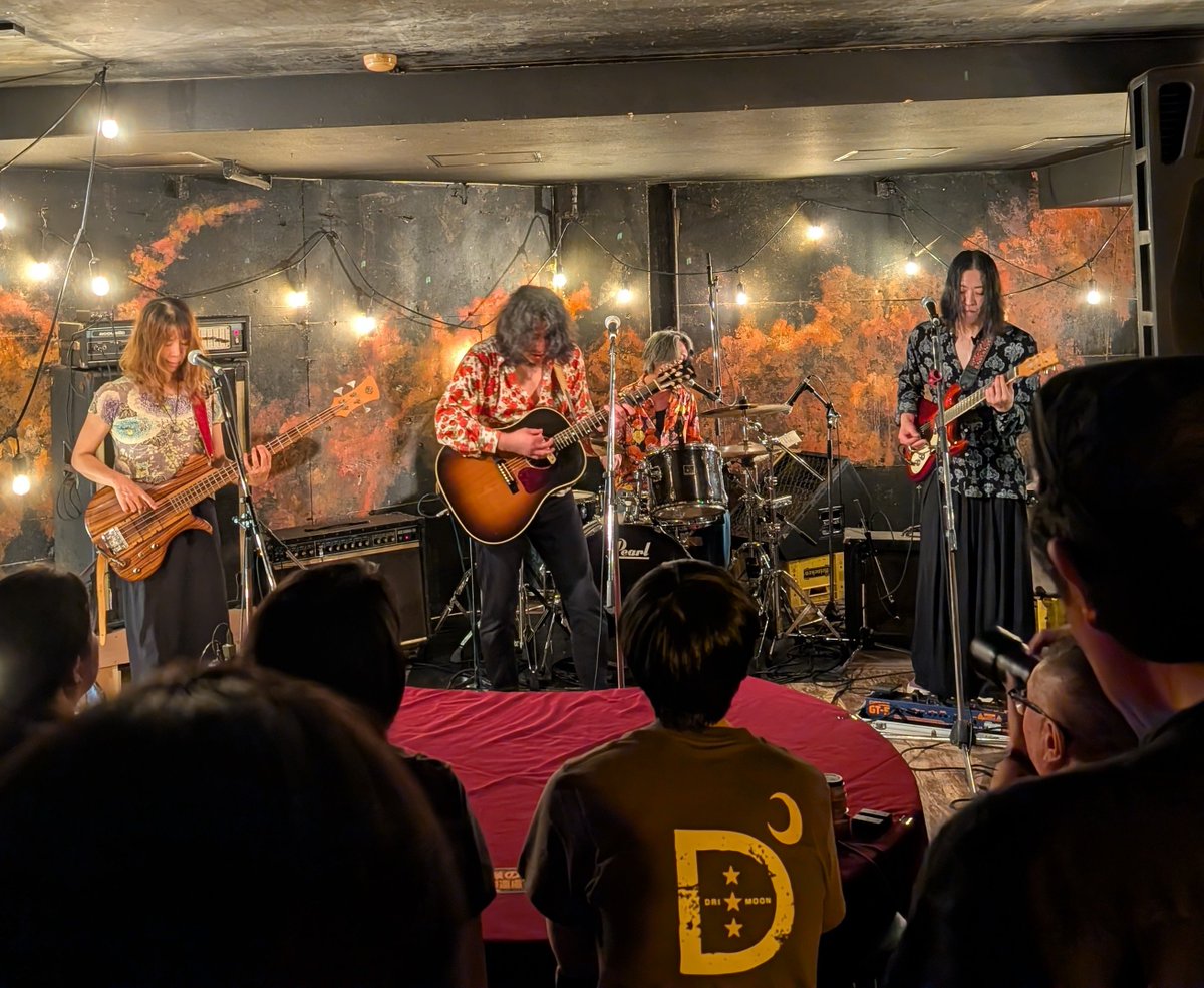 murara69's tweet photo. 大阪まで来た甲斐があった！DRI:MOONよかった〜♪
Million Storokes写真ないけど、これまたよかったよー https://t.co/Fi1MZYZtn0