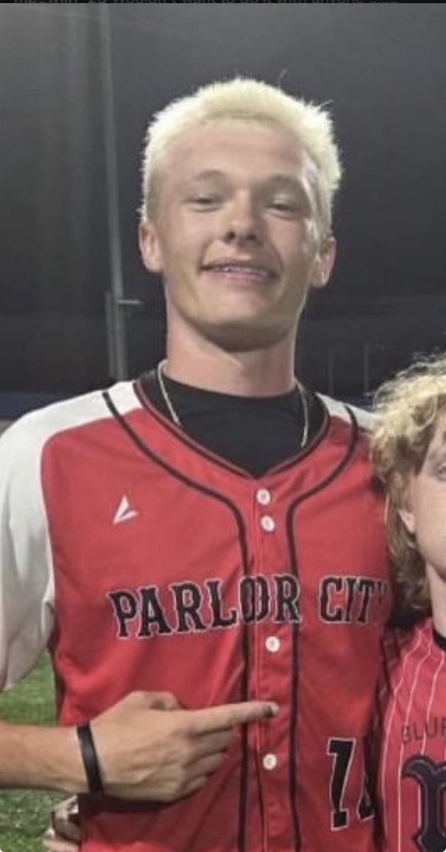 jaycountystool's tweet photo. @JohnPorksxm Everyone go check out this stud JV baseball player!!! He likes to talk shit and is dog ass at the only sport he plays it’s about time you sign out of you pig acc😂😂😂 https://t.co/ts4mEExqKT