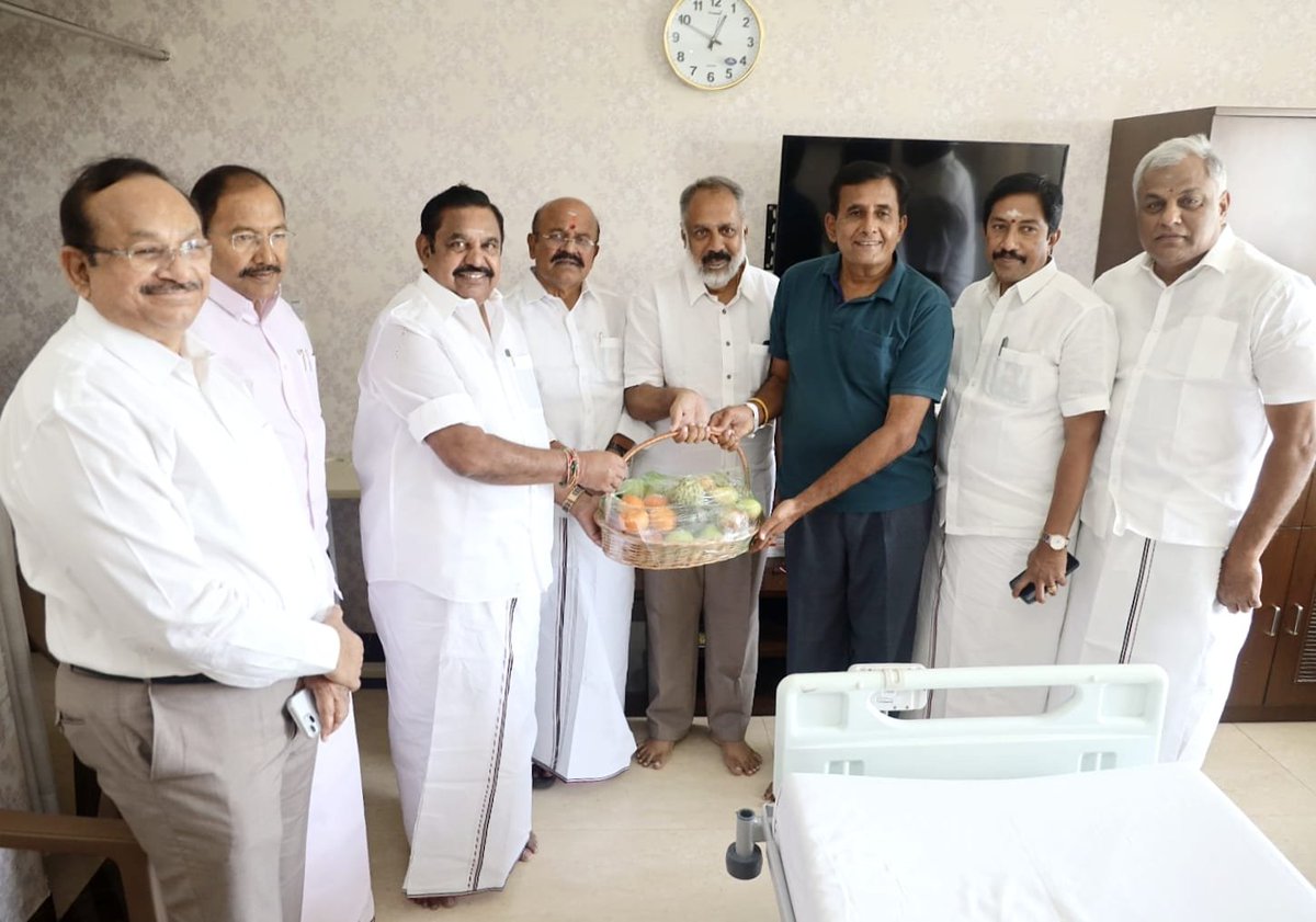 AIADMKITWINGOFL's tweet photo. மாண்புமிகு கழகப் பொதுச்செயலாளர் புரட்சித் தமிழர் @EPSTamilNadu அவர்கள்

கோவை, ராயல்கேர் மருத்துவமனையில், உடல்நலக் குறைவால் அனுமதிக்கப்பட்டு சிகிச்சை பெற்று வரும், திருப்பூர் மாநகர் மாவட்டம், காங்கேயம் நகரக் கழகச் செயலாளர் திரு. வெங்கு (எ) G. மணிமாறன் அவர்களை நேரில் சந்தித்து உடல் நலம் விசாரித்தார்.