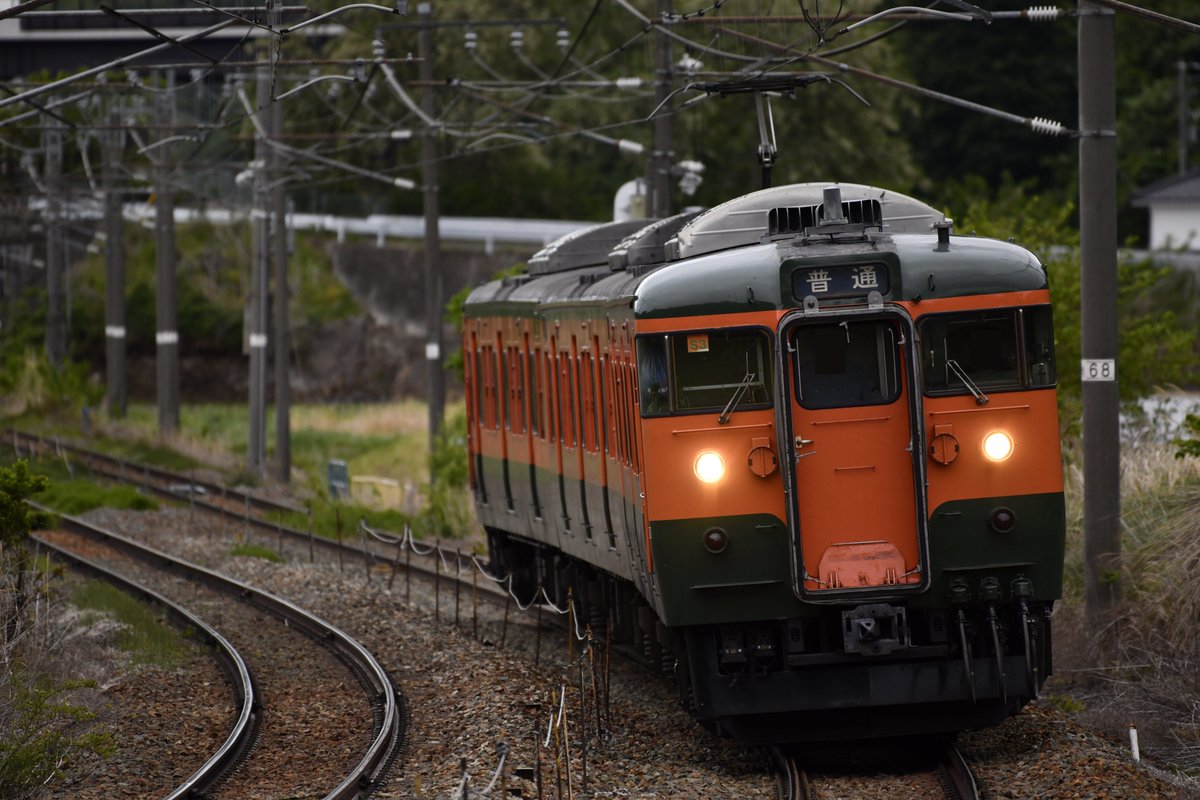No115189's tweet photo. 5/24
当日は軽井沢-妙高高原間にて運行された快速信越Rapid号撮影の為に久しぶりにしな鉄線沿線で撮影。
気愛充分に始発752Mから待機(笑)
久しぶりの湘南色+青普通幕、良かったです👍 https://t.co/hFi1ZobVnk