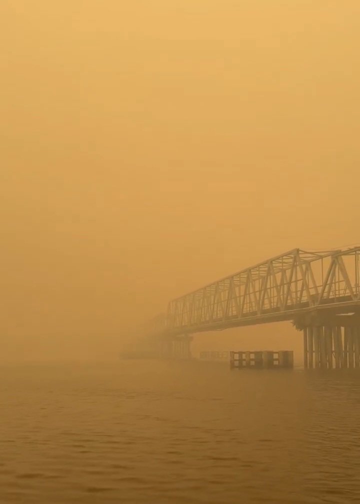ESyarkazyie's tweet photo. 𝗛𝗼𝗿𝗼𝗿 𝗘𝘂𝘆

Penampakan Teluk Melano, Kalimantan Barat 22 Sept 26

#prayforkalimantan #karhutla #staysafe https://t.co/w92mrU0mGG