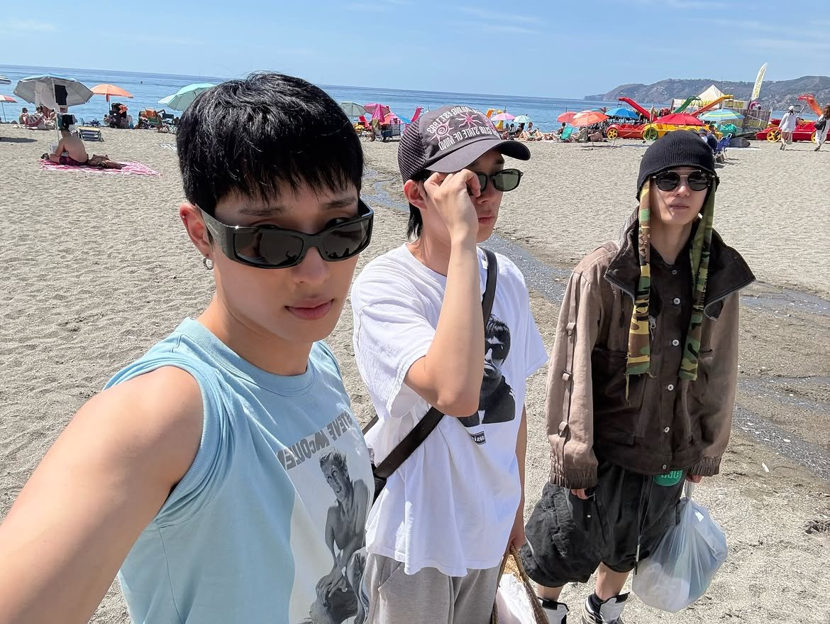 p1hits's tweet photo. keeho @ keeeeeeho instagram post 

"me n the ocean twinning out"
"re up"
"shady"

#P1Harmony #피원하모니 #기호 https://t.co/SCS5RaRNVY