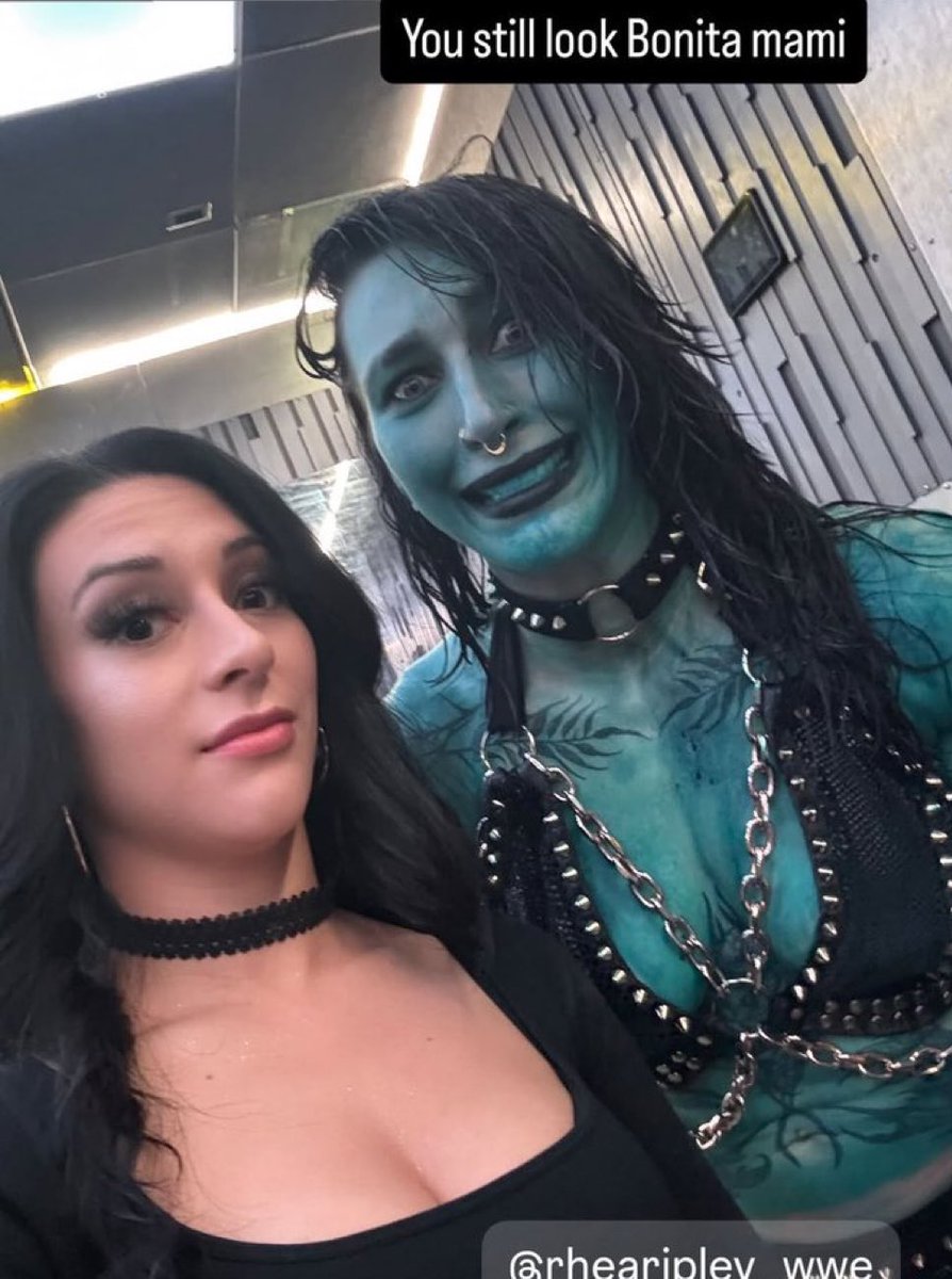punksriptiide's tweet photo. Happy anniversary smurf Rhea https://t.co/CD0CT1yM5Y