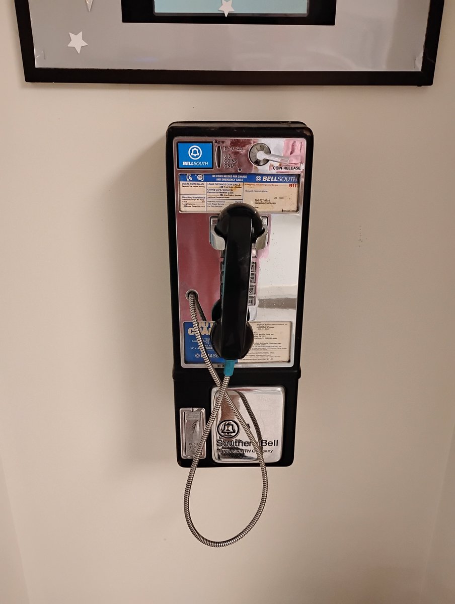 UGAFanTim's tweet photo. Look what I saw at @VAAugusta
#CNVAMC #VAAugusta #BellSouth #Payphone #Augusta #AugustaGa
#CSRA #Georgia #Veterans #SouthernBell #GApol https://t.co/ZvzTMPCuLg