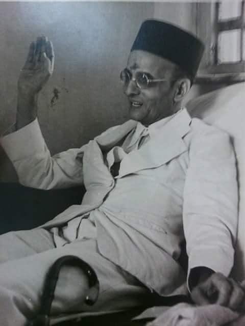 sameer_kasture's tweet photo. Heartiest congratulations @RandeepHooda Ji.
-on behalf of crores of Savarkar fans.

and here's....someone must be giving blessings to you! 🇮🇳
#PitamahofBharat https://t.co/S9QHKWiNDt