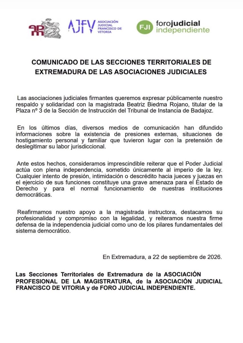 ladycrocs's tweet photo. Tres de las cuatro asociaciones judiciales han compartido un comunicado para mostrar respaldo y solidaridad con la magistrada doña Beatriz Biedma. 

Es tremendamente asombroso y perturbador que haya una que no se una ese respaldo y solidaridad.

Tiene mi respaldo y solidaridad. https://t.co/YuVftUtXYL