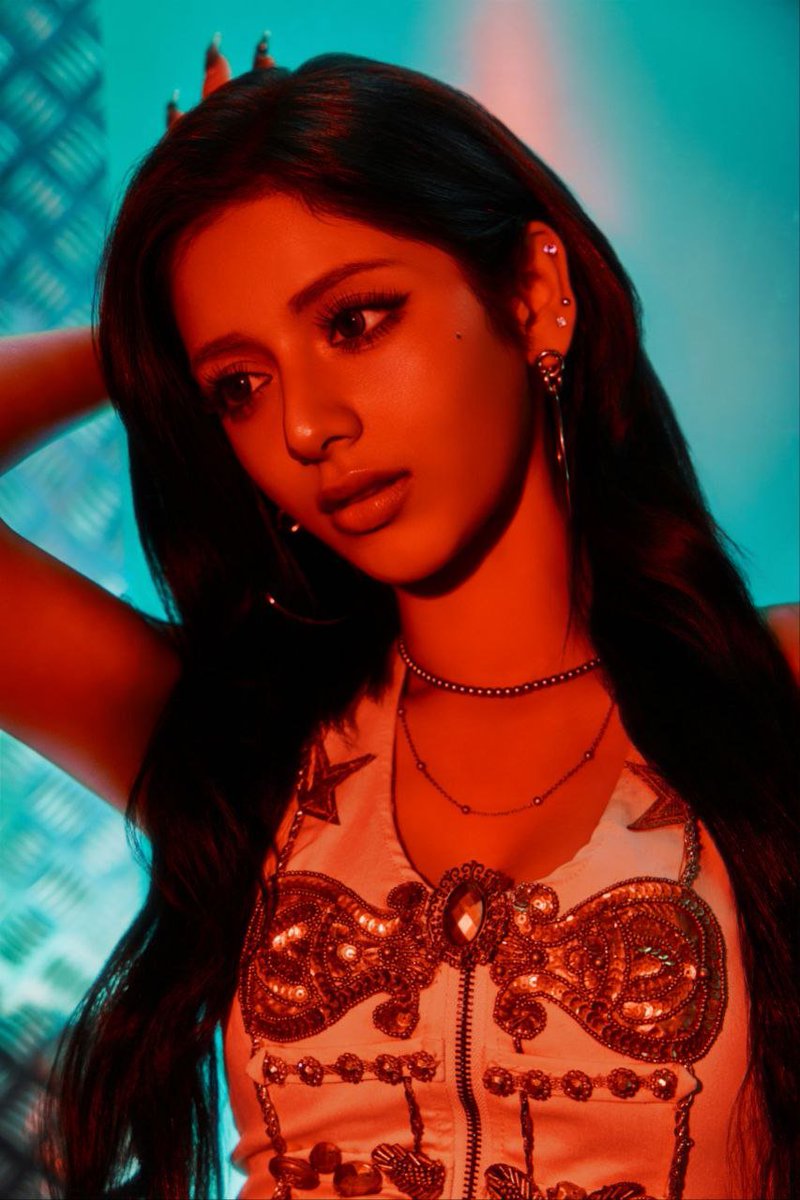 Xinov2112's tweet photo. X:IN The 1st Studio Album [Chain Reaction]
Concept Photo Aria ver. (2)

2026.10.06 PM 6:00 (KST) Release https://t.co/kiDakGhrh2