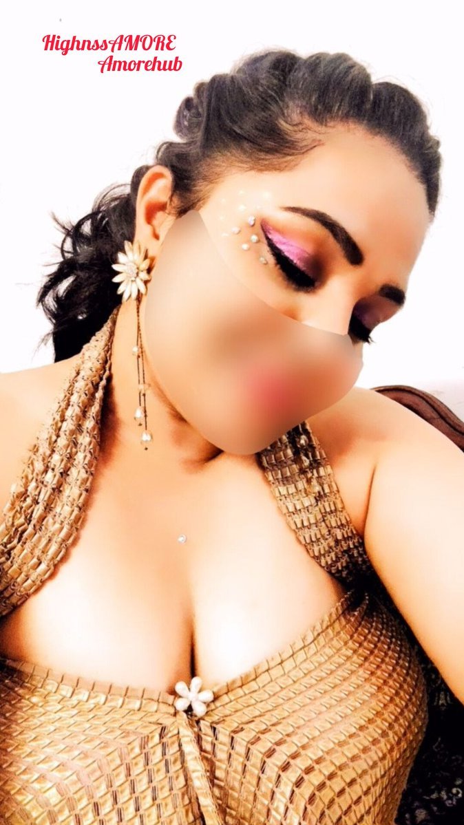 Rt_boi9's tweet photo. 🇸 🇭 🅾️ 🇺 🇹 *🅾️ 🇺 🇹 

🎀 Highness Amore 🎀
💞 @highnessamore66 💞
💞 @AmoreHub 💞

Beauty may draw you closer, but it’s her mind and dominance that leave you completely mesmerized.

 DELHI MEETS — NOW IN PROGRESS https://t.co/ArSdRNvd14
